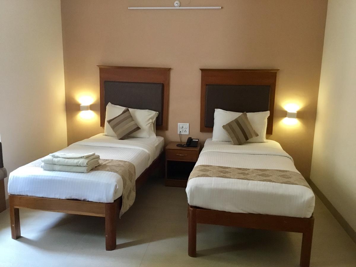 Hotel Sai Towers Puttaparthi Exterior foto