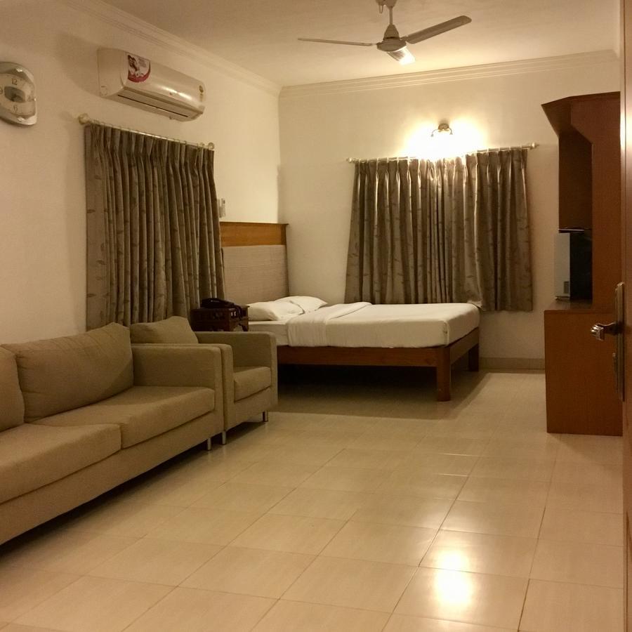 Hotel Sai Towers Puttaparthi Exterior foto